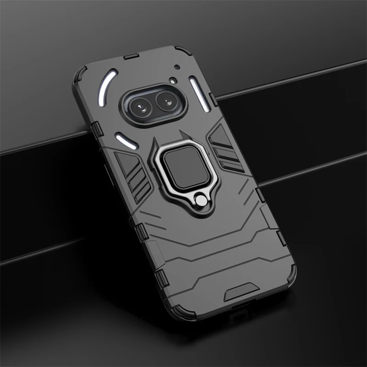 Grijze telefoonhoes met ringhouder. Het heeft twee cameralenzen. De hoes ligt op een reflecterend zwart oppervlak.