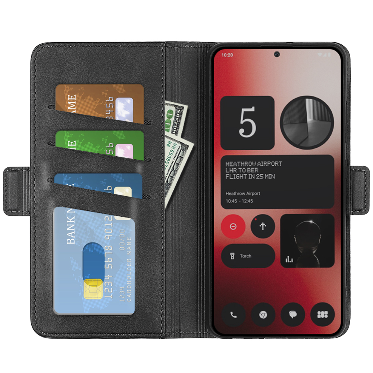 Zwarte telefoonhoes open, kaarten en geld zichtbaar, telefoonscherm toont app interface.