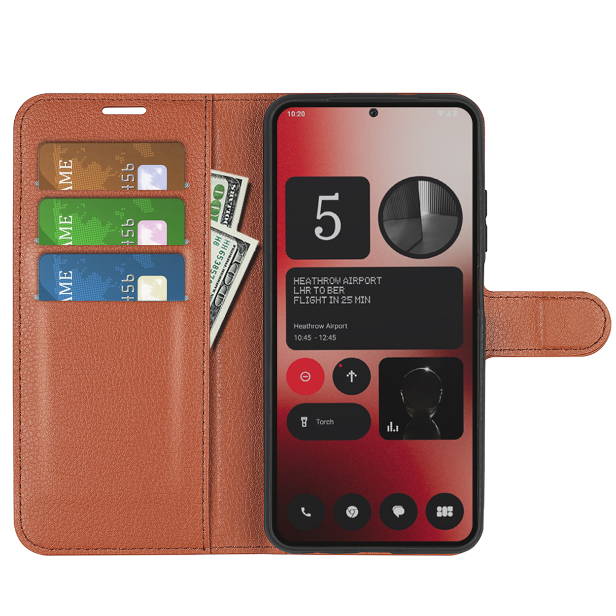 Un étui de téléphone marron ouvert, avec des cartes de crédit, de l'argent liquide et un écran de téléphone avec des infos de vol.