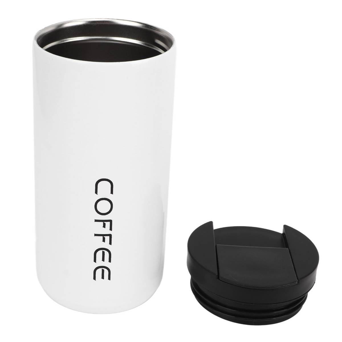 Weißer Kaffeebecher mit schwarzem COFFEE-Text und einem schwarzen Deckel auf weißer Oberfläche.