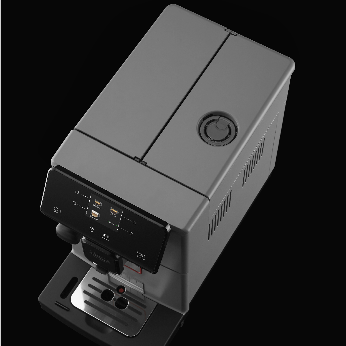 Eine graue Kaffeemaschine befindet sich auf schwarzem Hintergrund. Die Maschine ist in der Draufsicht.