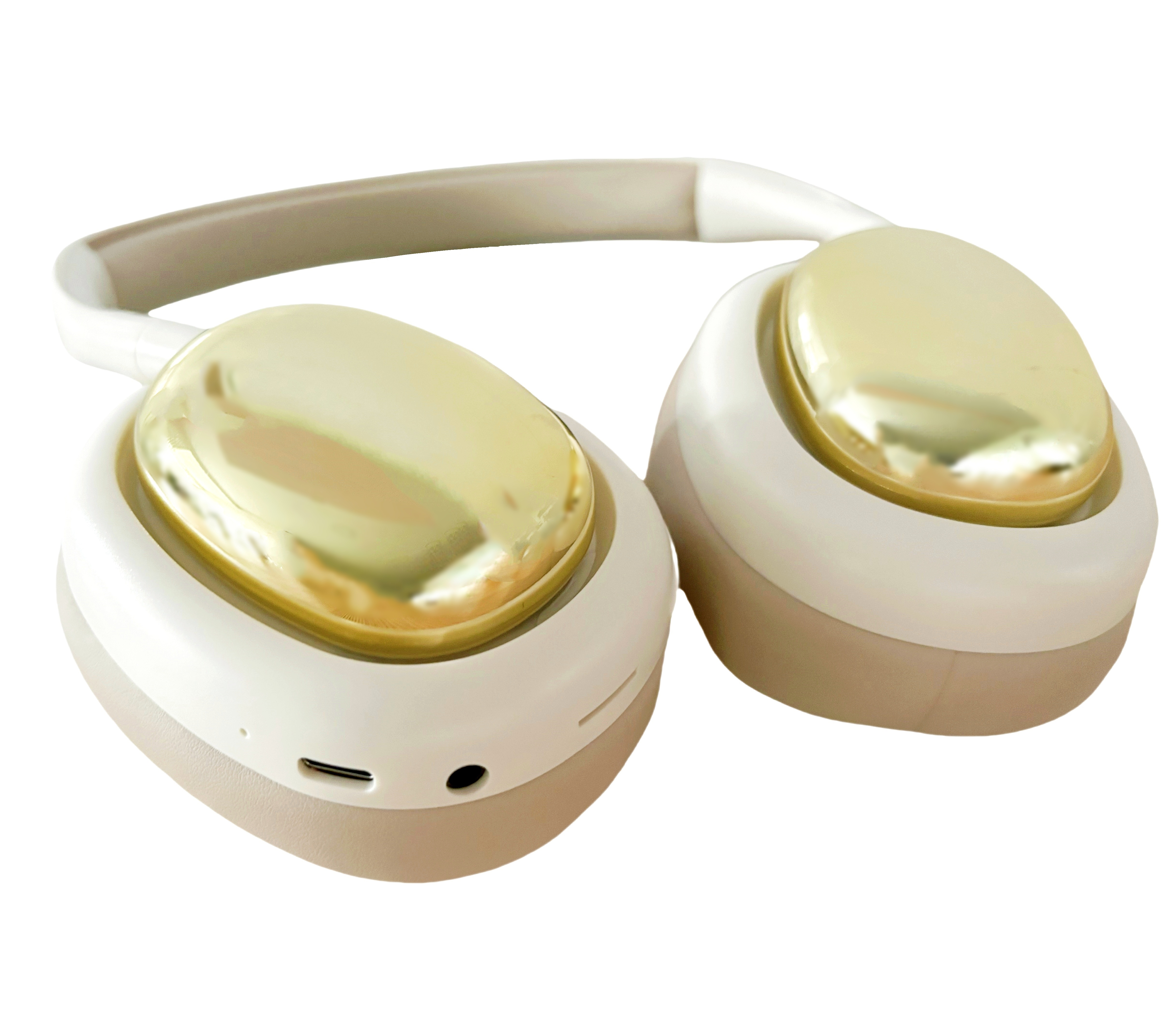 Auriculares, esquema de color blanco y dorado, aislados sobre fondo blanco, estudio.