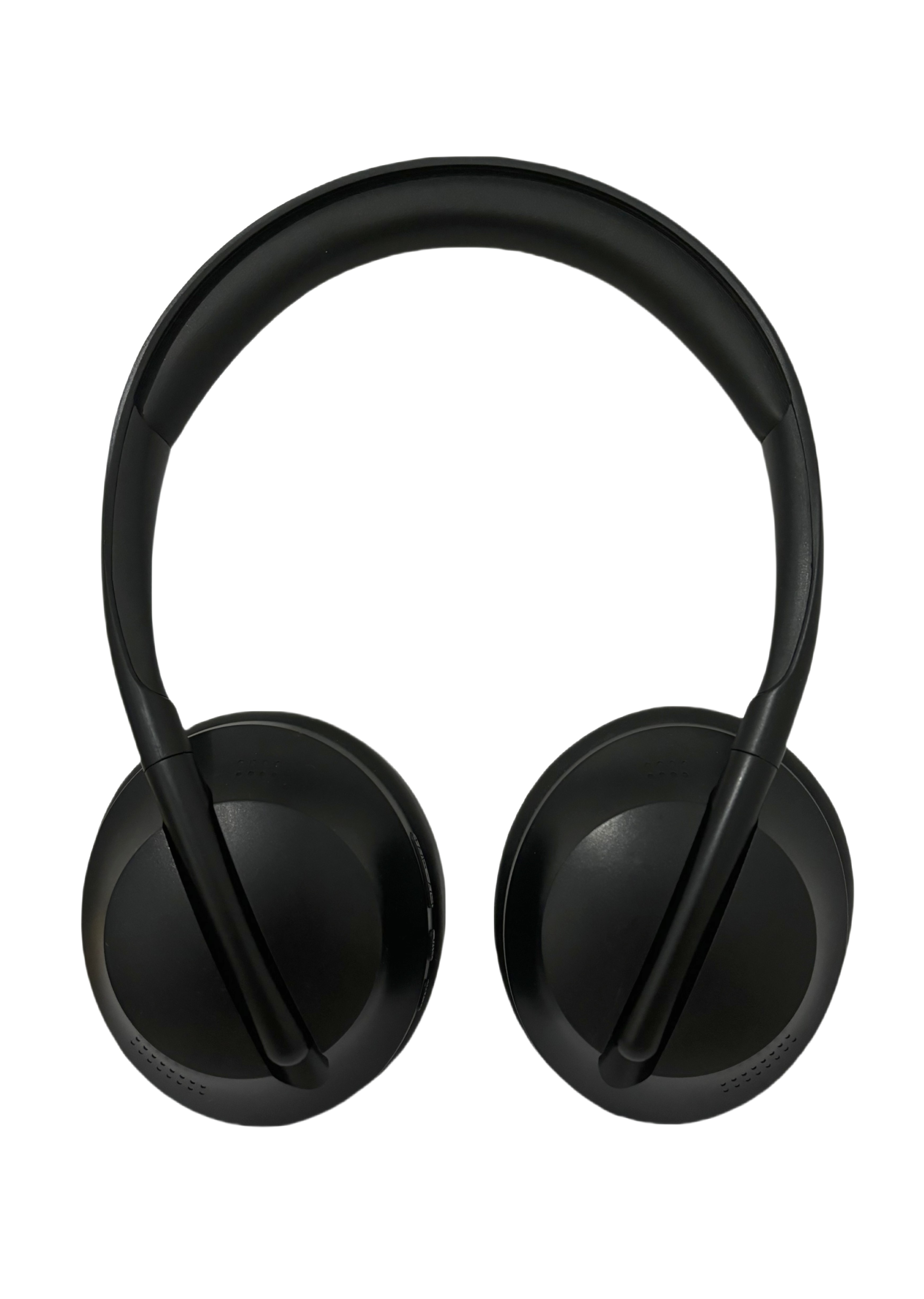 Auriculares negros con diseño redondeado, aislados sobre fondo blanco.