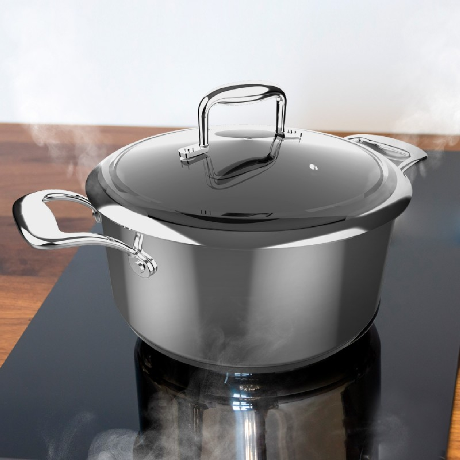 Una olla brillante con tapa humea en una vitrocerámica negra.