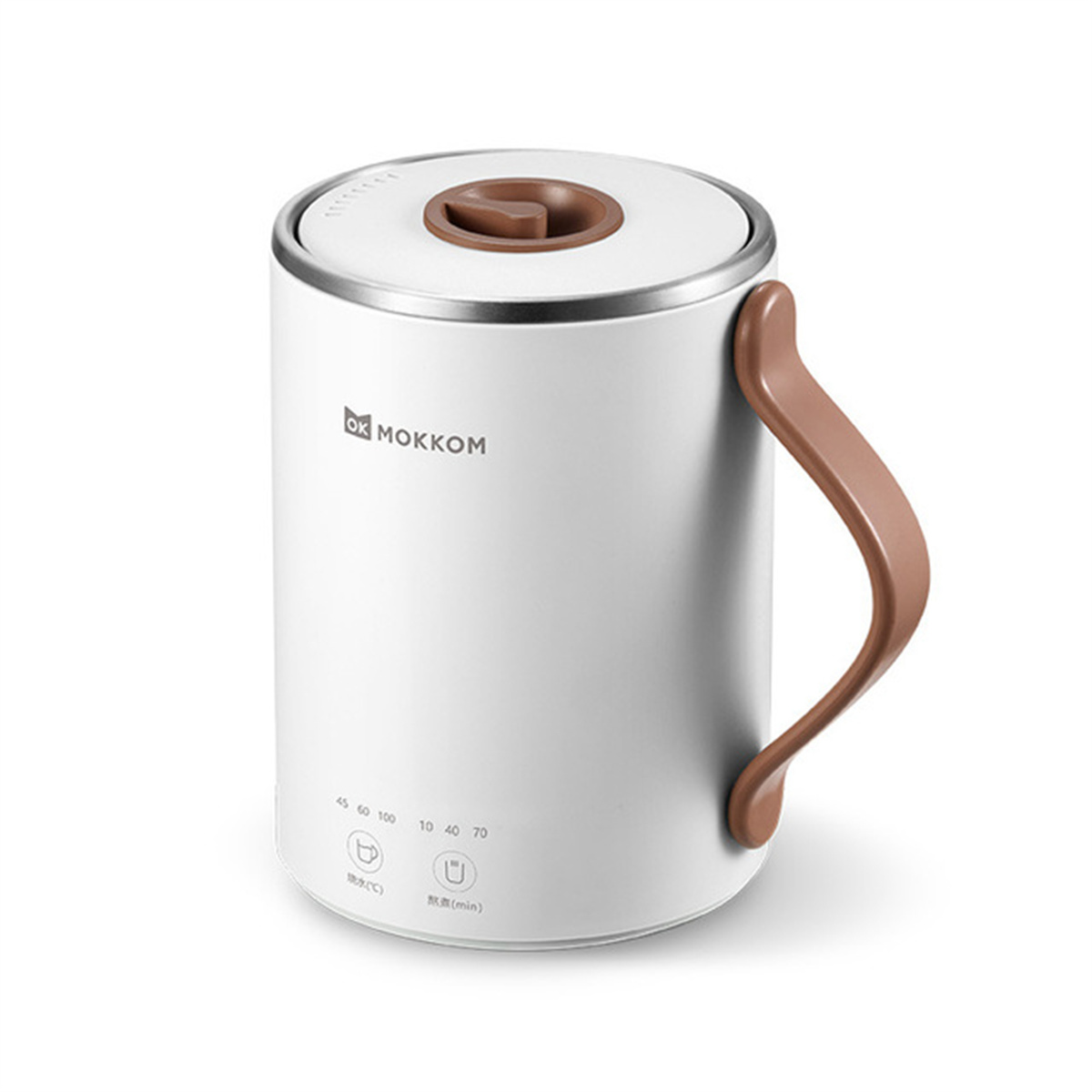 Ein weißer und brauner Kaffeebereiter mit einem braunen Griff. Der Markenname lautet Mokkom.