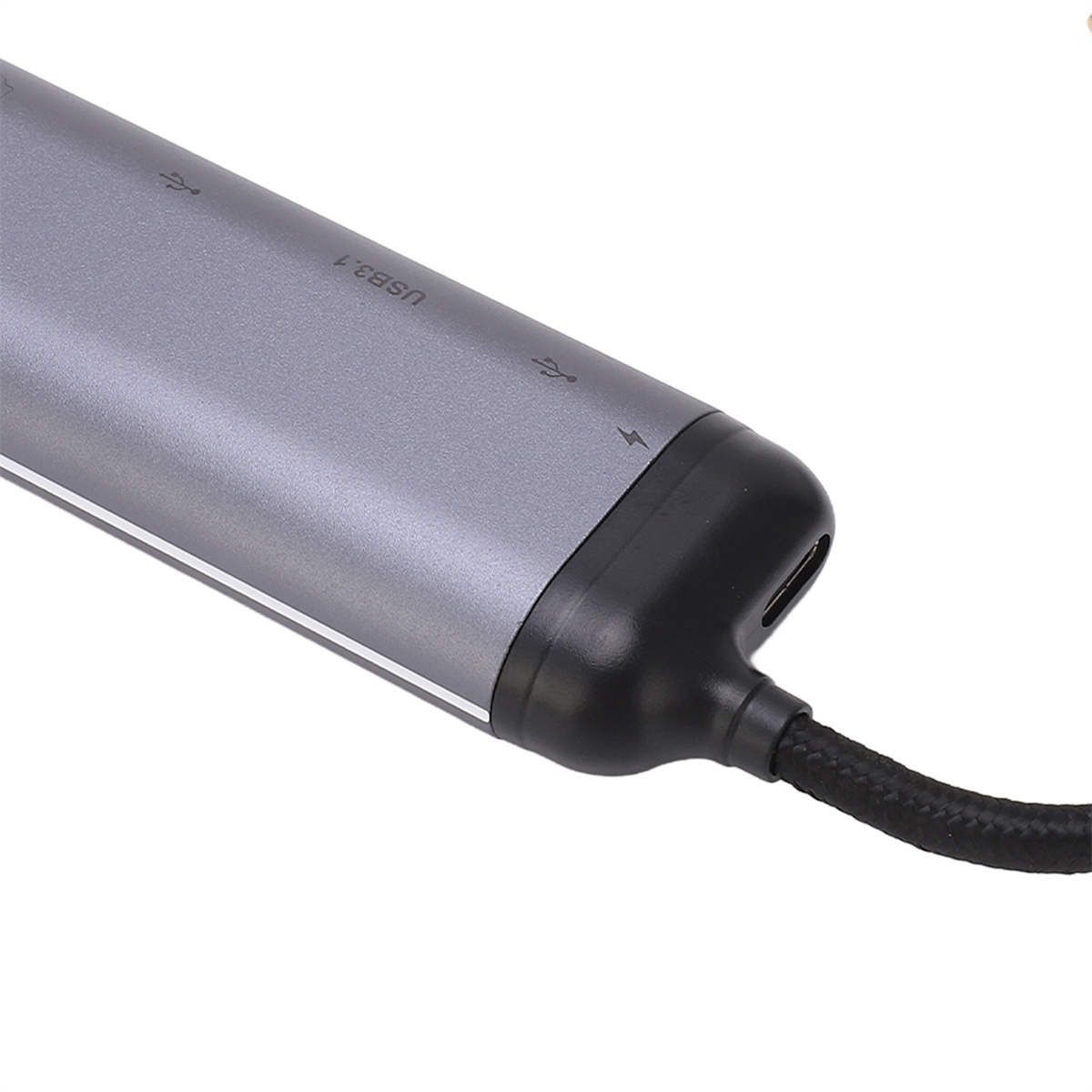Grauer USB 3.1-Hub mit angeschlossenem schwarzem Kabel. Er hat USB-Anschlüsse und einen USB-C-Anschluss.