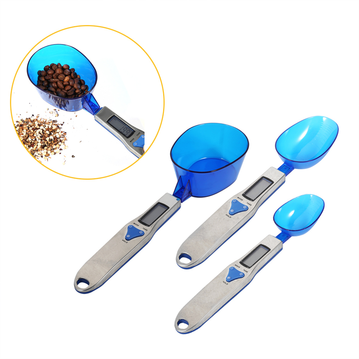 Blaue digitale Messlöffel mit Kaffeebohnen und gemahlenem Kaffee an der Seite.