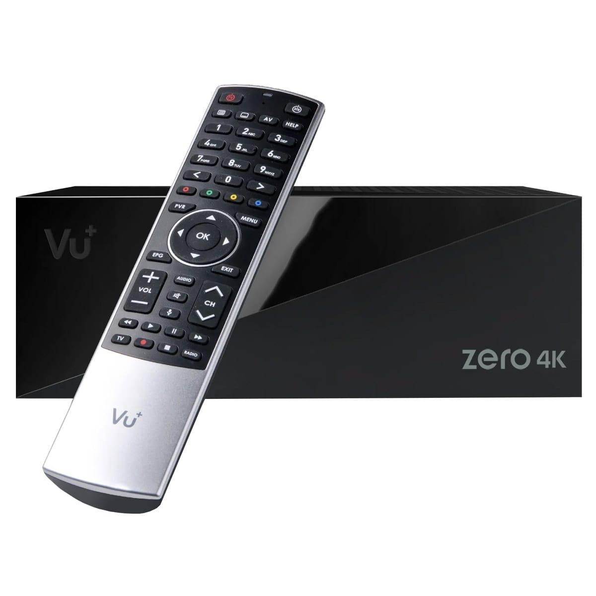 Ein schwarzer Vu+ Zero 4K Receiver mit einer silbernen Fernbedienung, isoliert auf weißem Hintergrund.