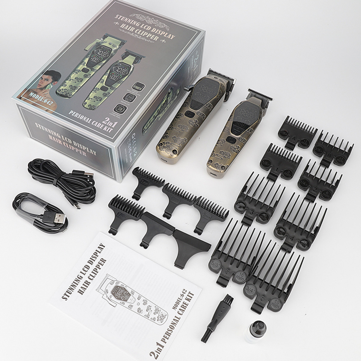 Maszynki do włosów, akcesoria i etui są wyświetlane na białej powierzchni. Widoczne są różne nasadki do grzebieni.