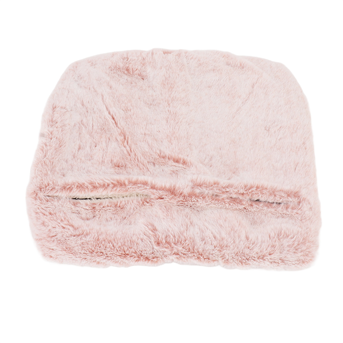 Ein weiches, rosa Heizkissen aus Kunstfell mit einer taschenartigen Öffnung auf weißem Hintergrund.