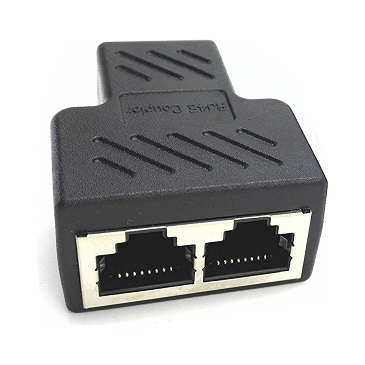 Ein schwarzer RJ45-Koppler mit zwei Anschlüssen ist auf weißem Hintergrund isoliert.