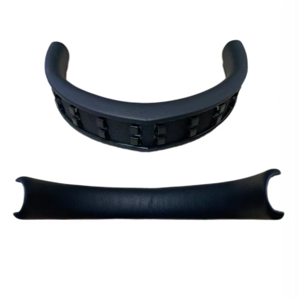 Dwa czarne elementy podparcia szyi. Tło jest białe.