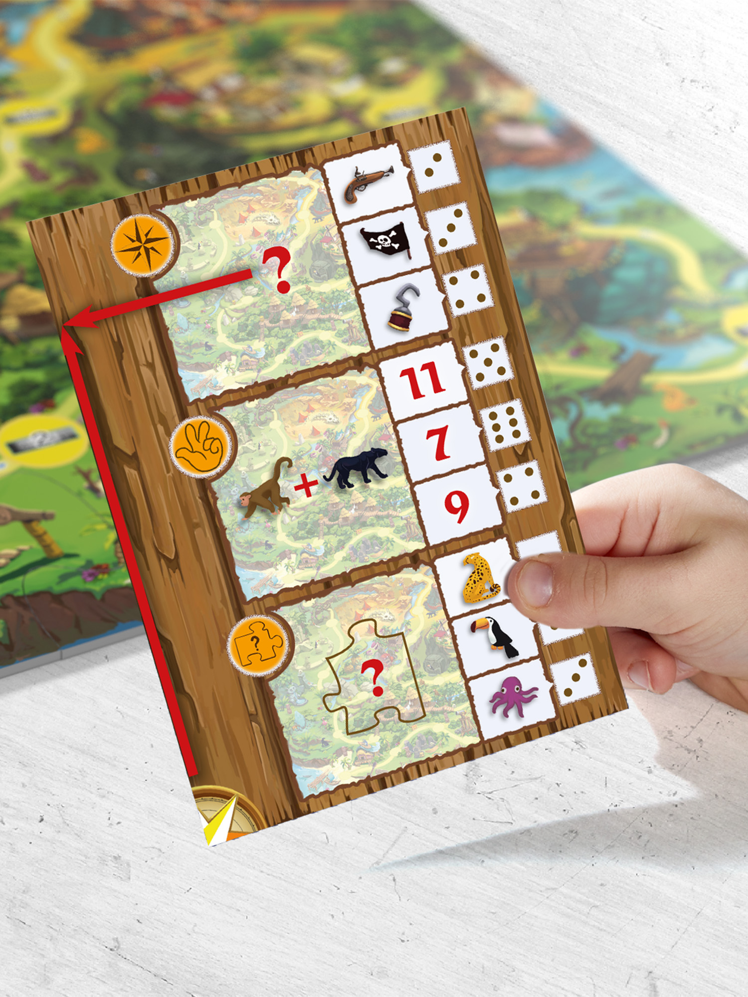 Una mano sostiene una tarjeta de juego con ilustraciones de animales, dados y símbolos de un juego de mesa.