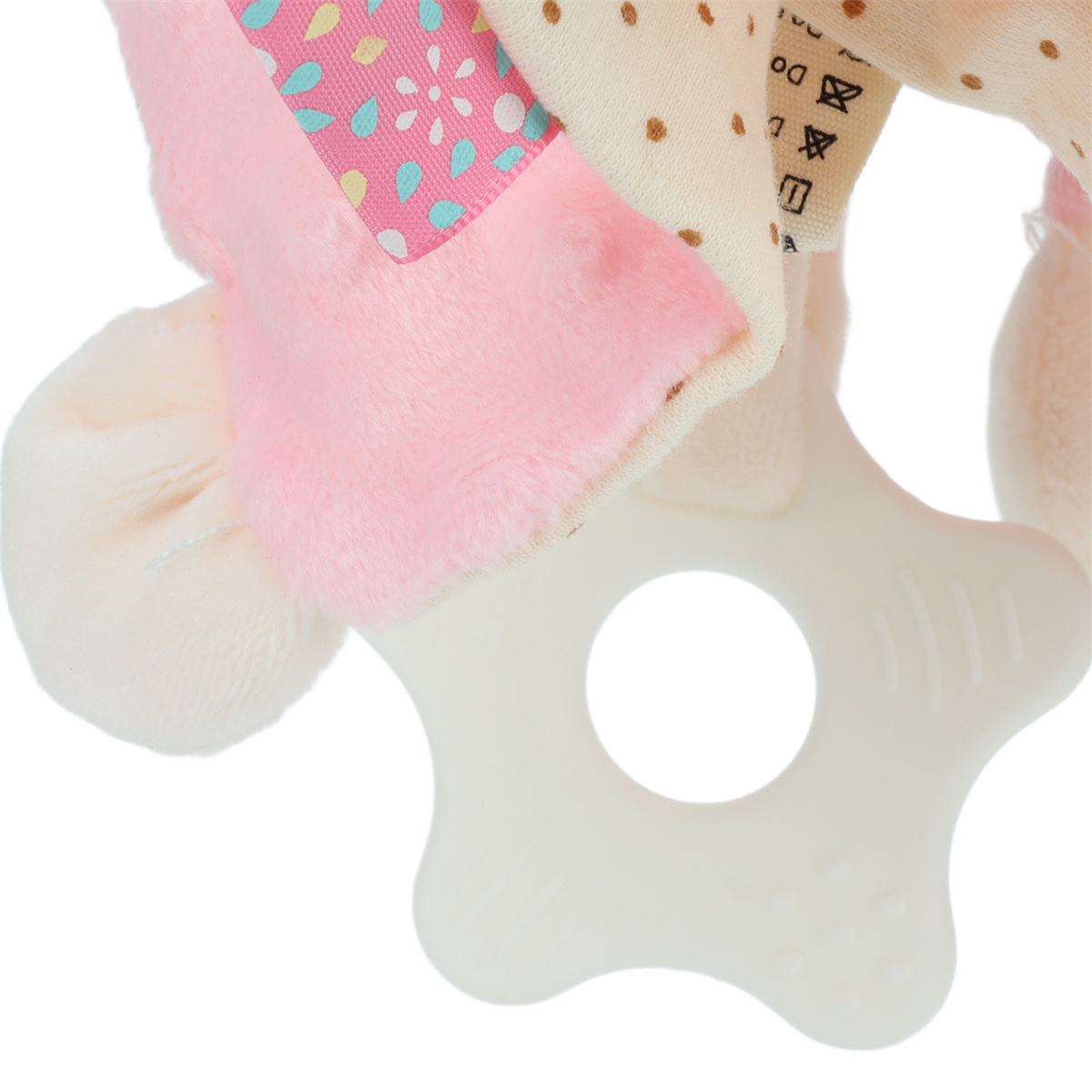Nahaufnahme eines weißen Beißrings in Sternform, mit rosa und gemustertem Stoff befestigt.