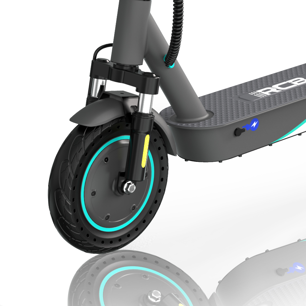 Nahaufnahme eines Elektroroller-Rads mit schwarzem Reifen, blauen und gelben Akzenten und grauem Rollerrahmen.
