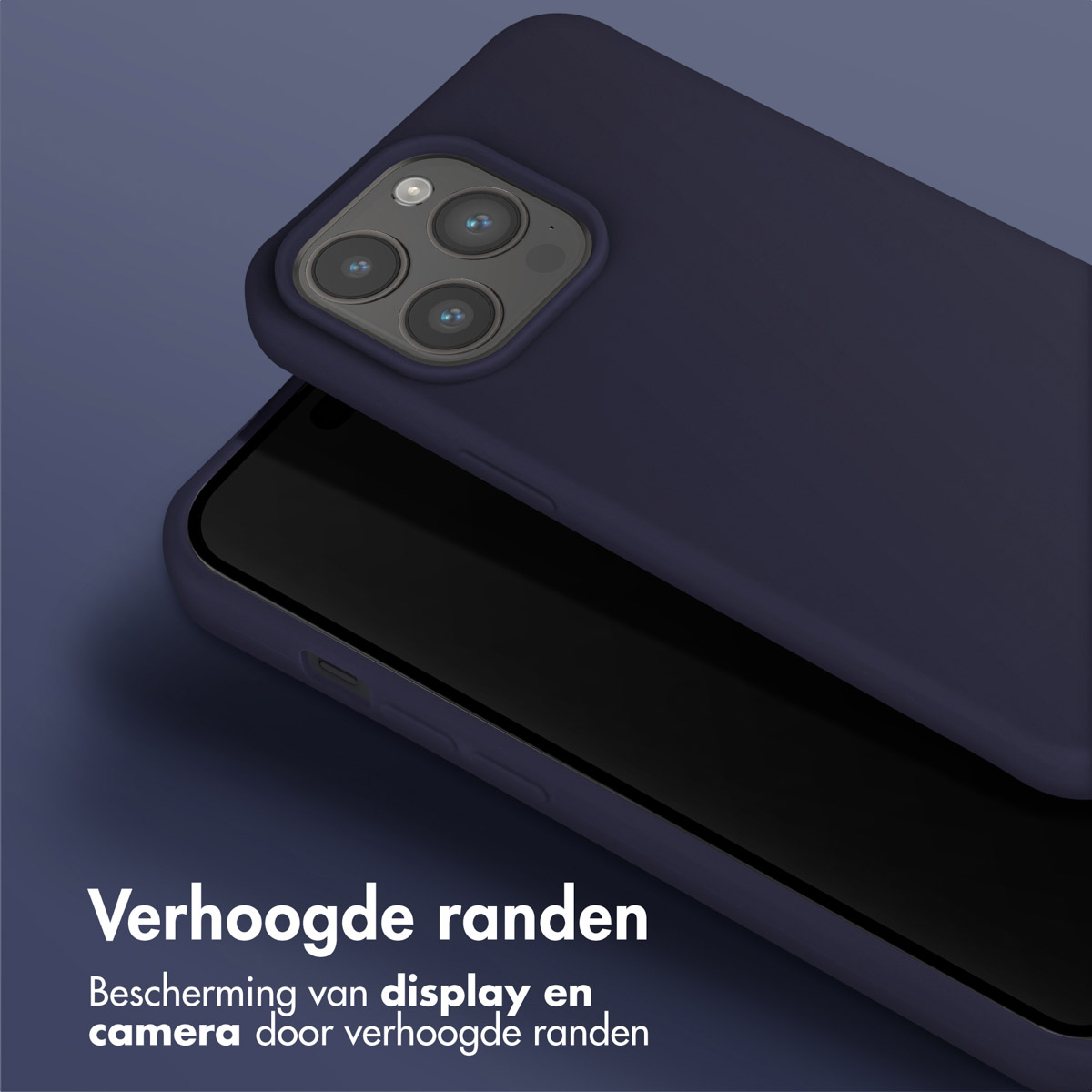 Donkerblauwe telefoonhoes die een telefoon beschermt. Tekst: 'verhoogde randen'.