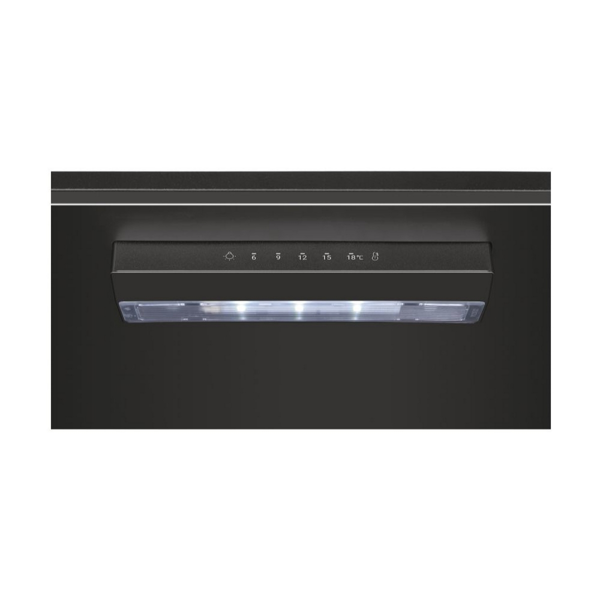 Pannello di controllo nero. Ha pulsanti e display. Lo sfondo è nero.