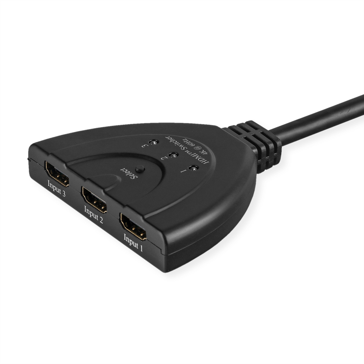 Schwarzer HDMI-Umschalter mit drei Eingangsports und einem einzelnen Ausgangskabel. Der weiße Hintergrund ist schlicht.