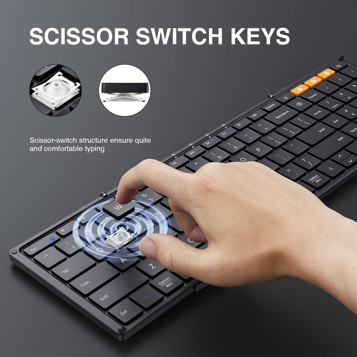 Eine Hand drückt eine Taste auf einer schwarzen Tastatur mit Scherenschalter.