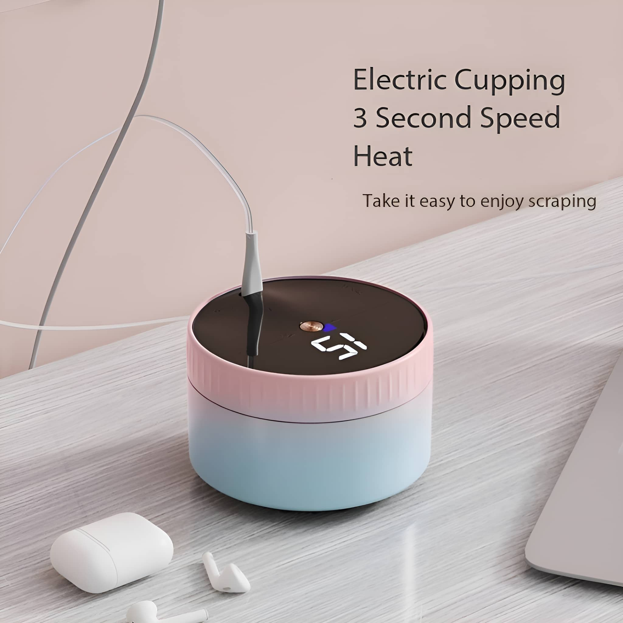 Rosa-blaues Schröpfgerät mit digitaler Anzeige, Ladekabel und Ohrhörern daneben.