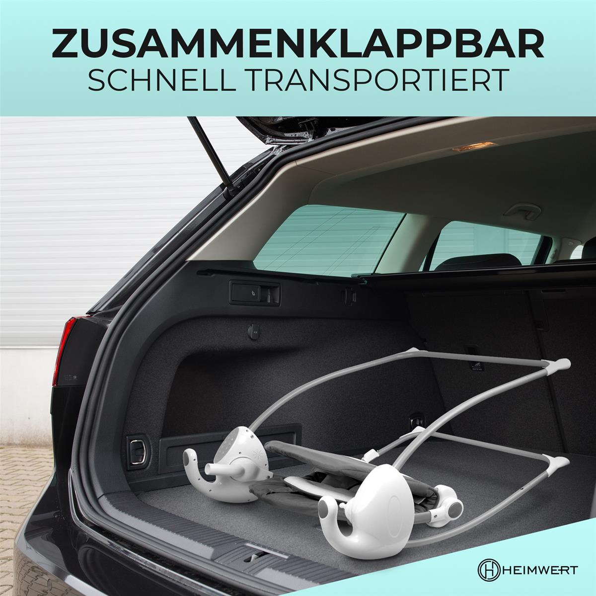 Zusammengefaltete weiße Babyschaukel in einem schwarzen Kofferraum, Text: 'ZUSAMMENKLAPPBAR'.