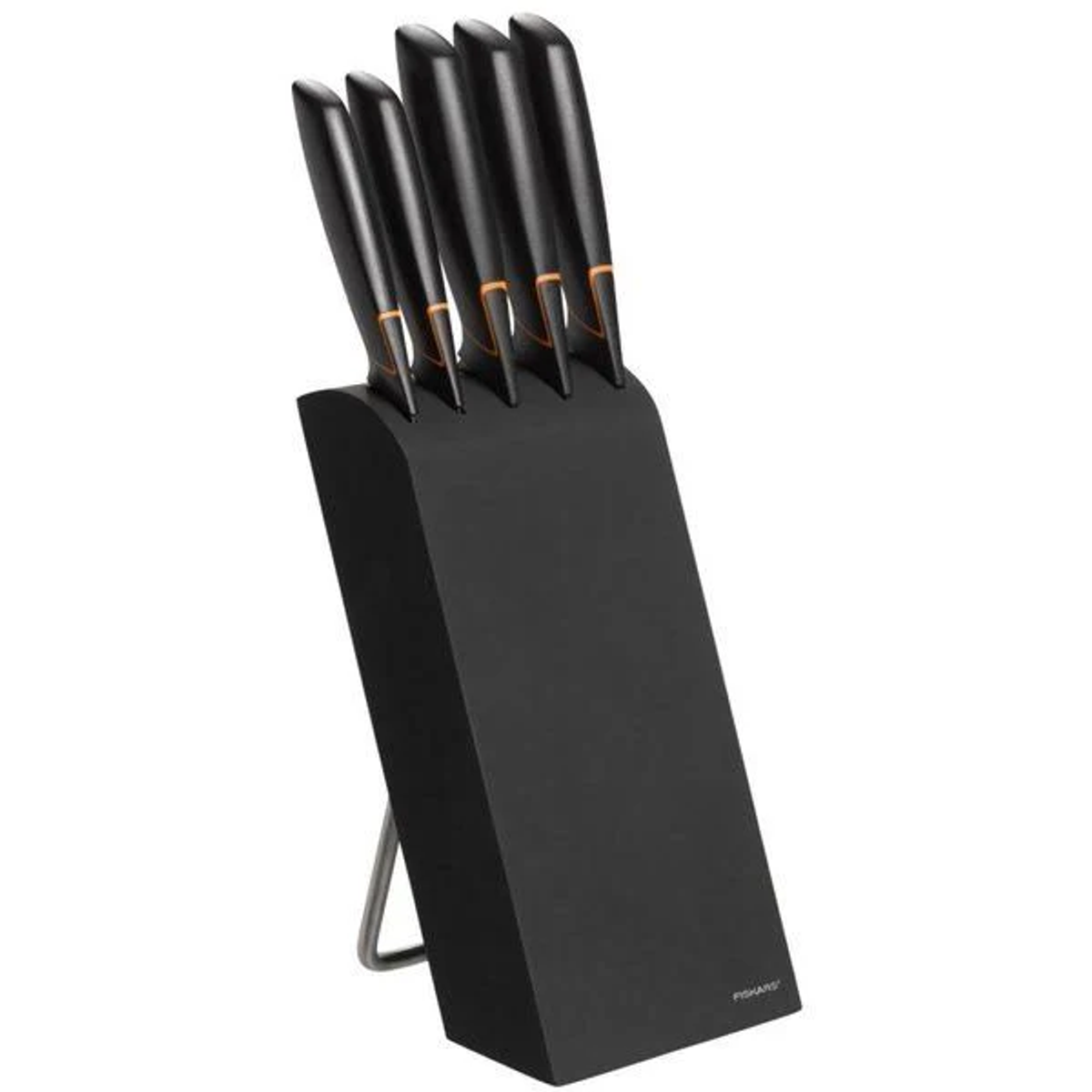 Czarny blok na noże, w którym znajduje się pięć noży. Noże mają czarne uchwyty z pomarańczowymi akcentami.