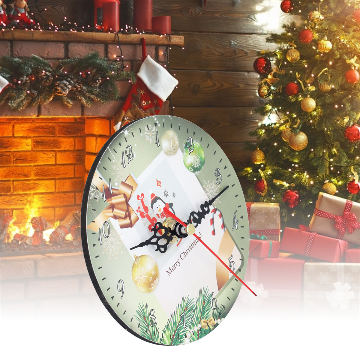 Weihnachtsuhr mit Schneemann und Geschenken. Ein Kamin ist im Hintergrund mit einem Weihnachtsbaum.