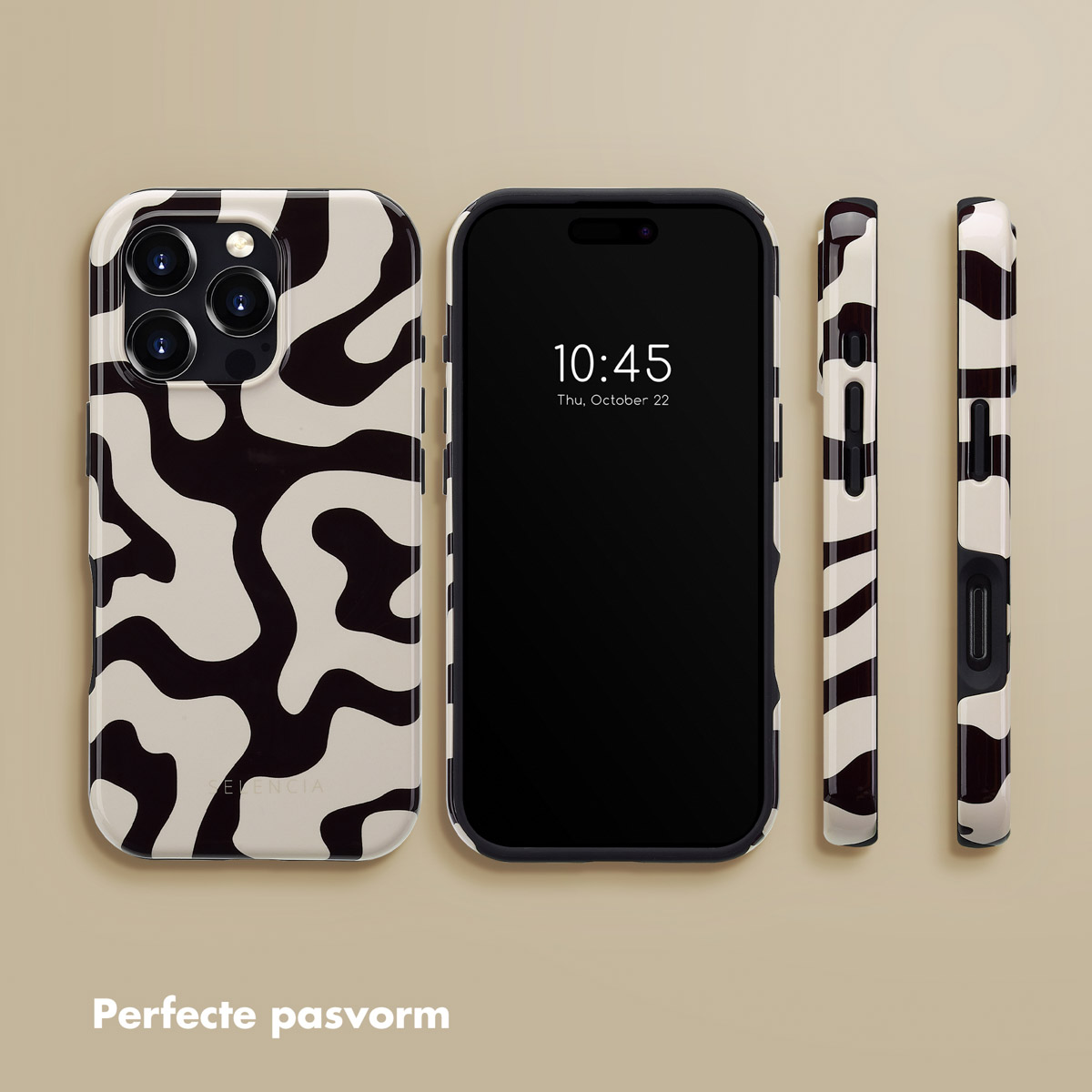 Telefoon met zwart scherm en hoesje. De hoes heeft een zwart-wit abstract patroon. De telefoon ligt op een lichtbruin oppervlak.