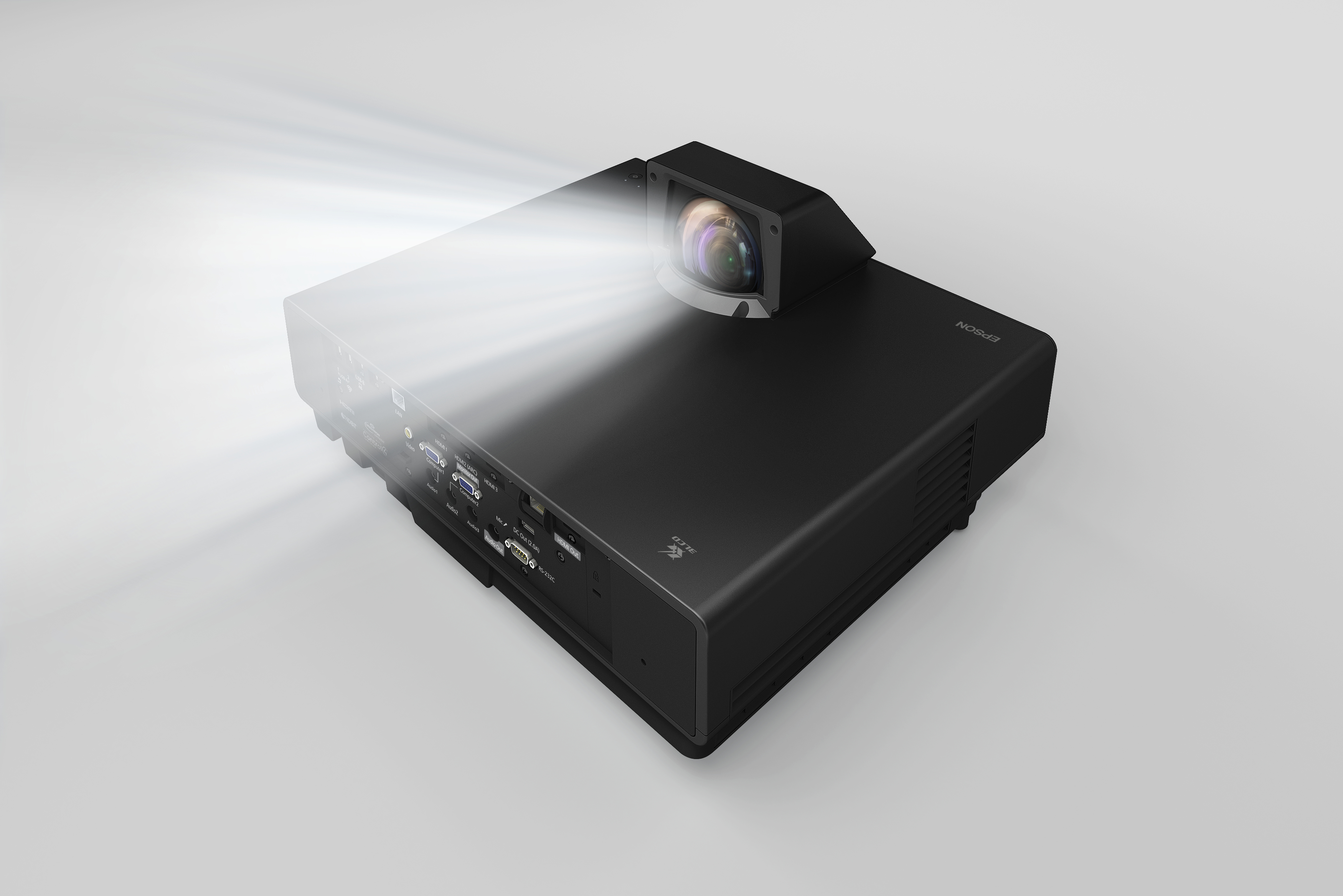 Schwarzer Projektor, der einen hellen Lichtstrahl aussendet. Das Licht scheint nach links. Der Hintergrund ist weiß.