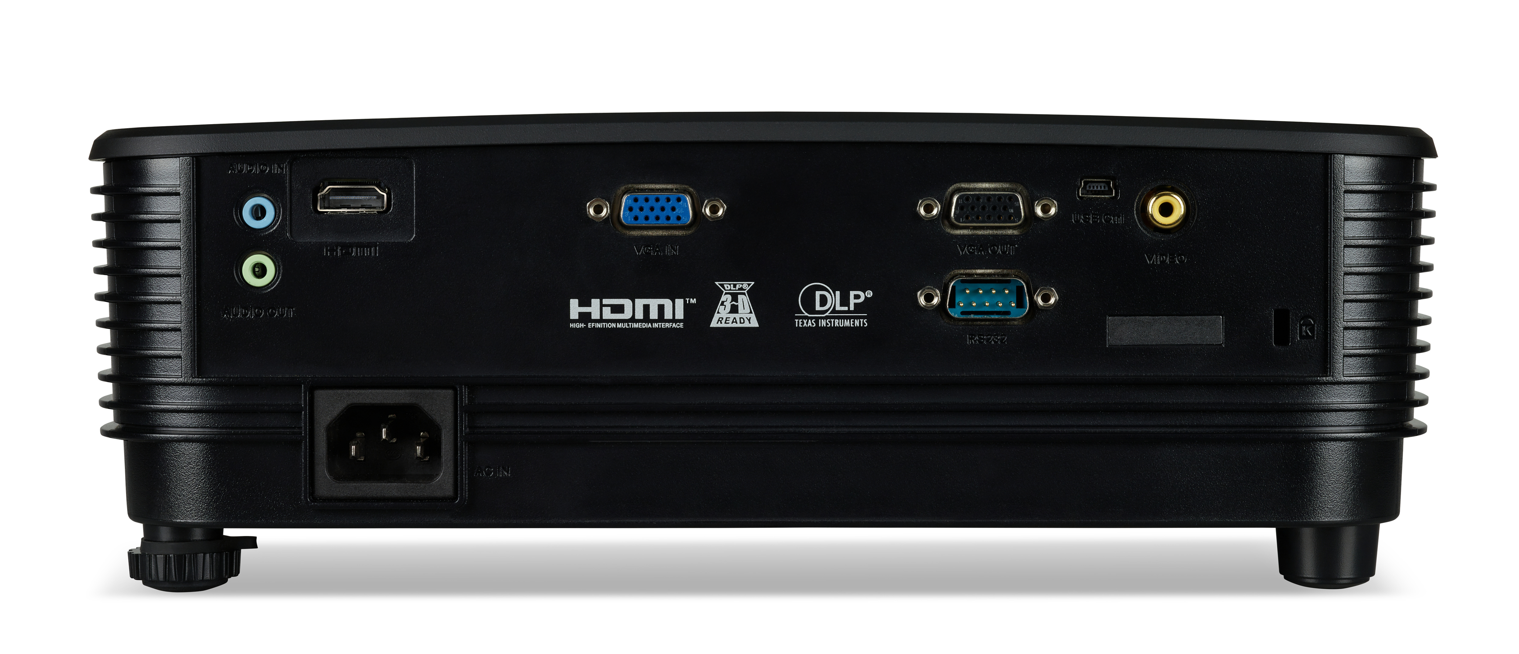 Widok z tyłu czarnego projektora z portami. Białe tło.