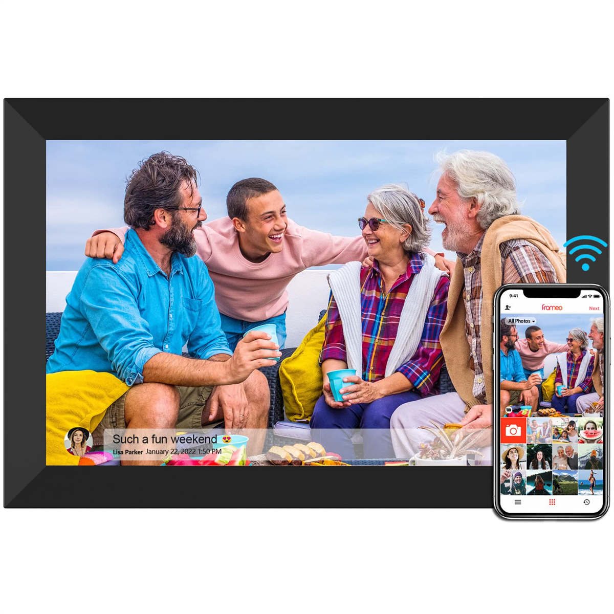 Ein digitaler Bilderrahmen, der ein Foto von Personen anzeigt, mit einem Smartphone, das weitere Fotos zeigt.