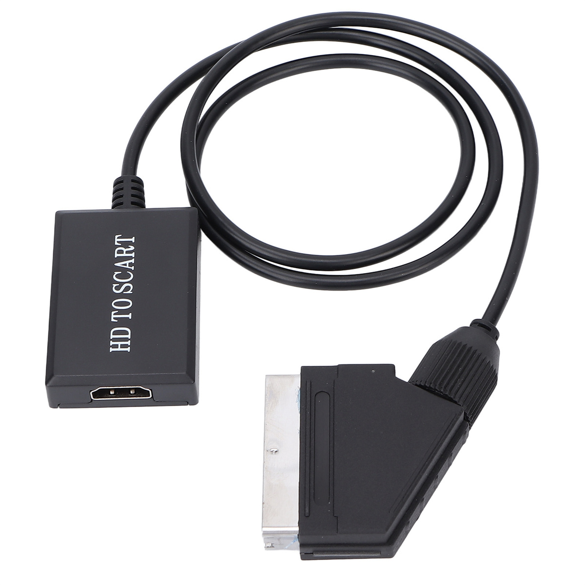 Ein HD-zu-SCART-Adapter mit Kabel und Anschlüssen auf weißem Hintergrund.