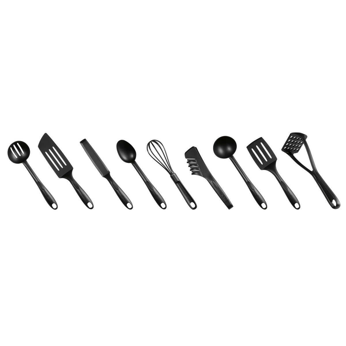 Schwarze Küchenutensilien einschließlich eines Schlitzlöffels, Spatels, Messers, Schneebesens, Schöpflöffels und Kartoffelstampfers.