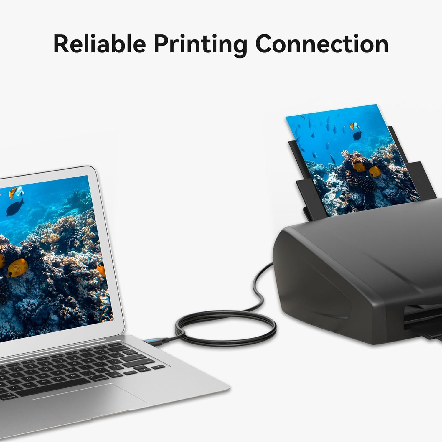 Ordinateur portable connecté à une imprimante avec un câble noir. Une image s'imprime.