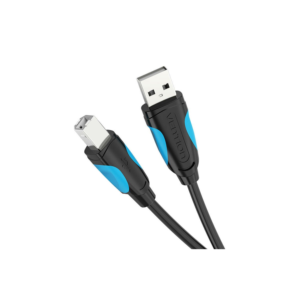 Cavo USB nero e blu, con connettori USB e USB-C. Sfondo bianco.
