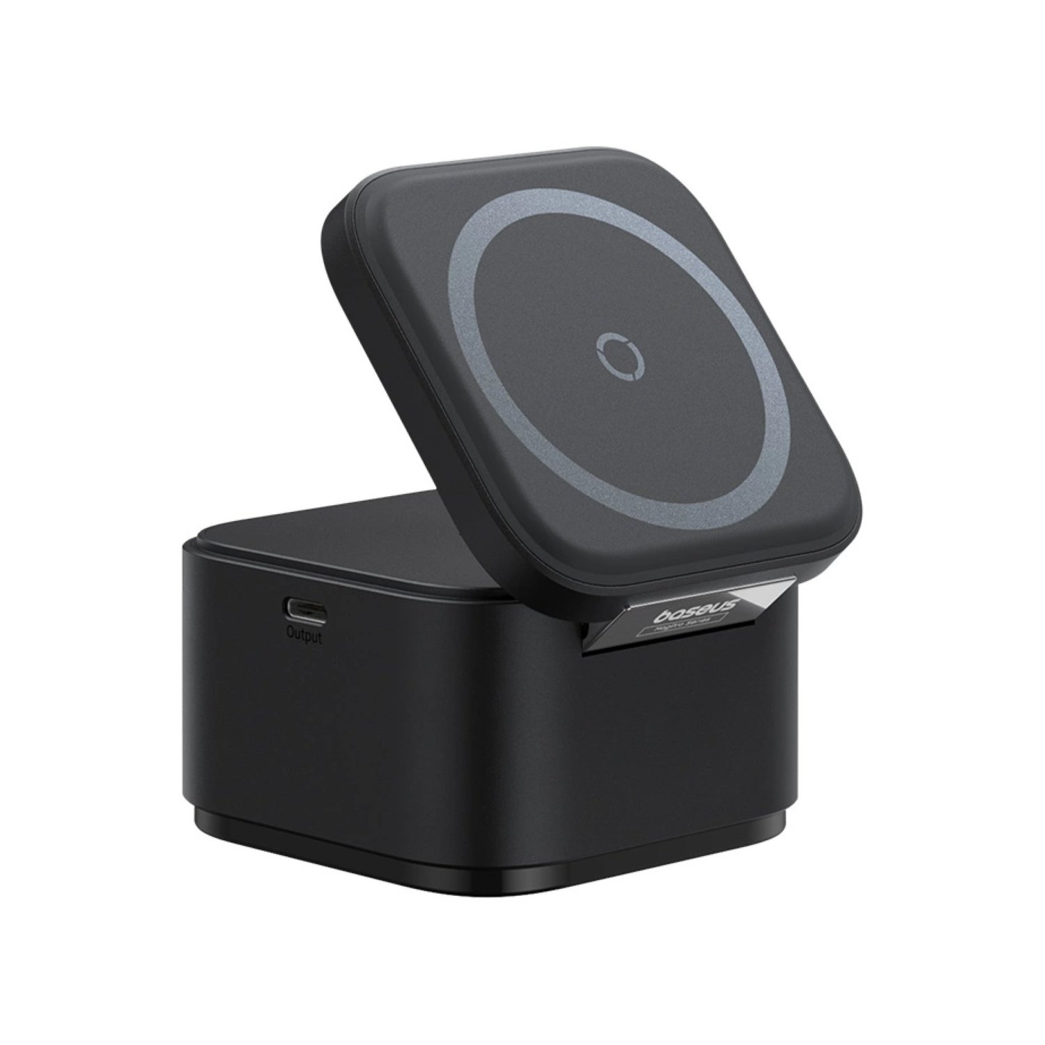 Cargador inalámbrico negro en ángulo, mostrando la superficie de carga y una base USB.