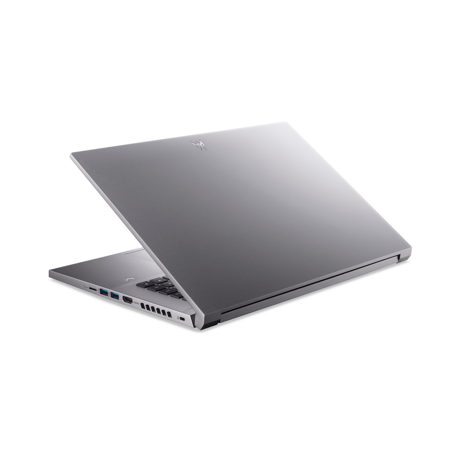 Un laptop argento aperto ad angolo, che mostra lo schermo aperto e le porte.