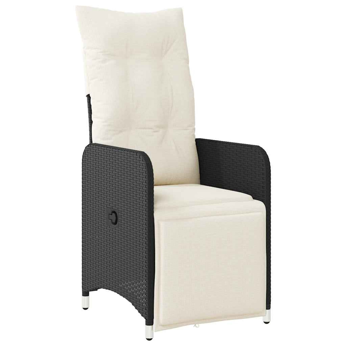 Una sedia in vimini nera e marrone con un cuscino color crema.