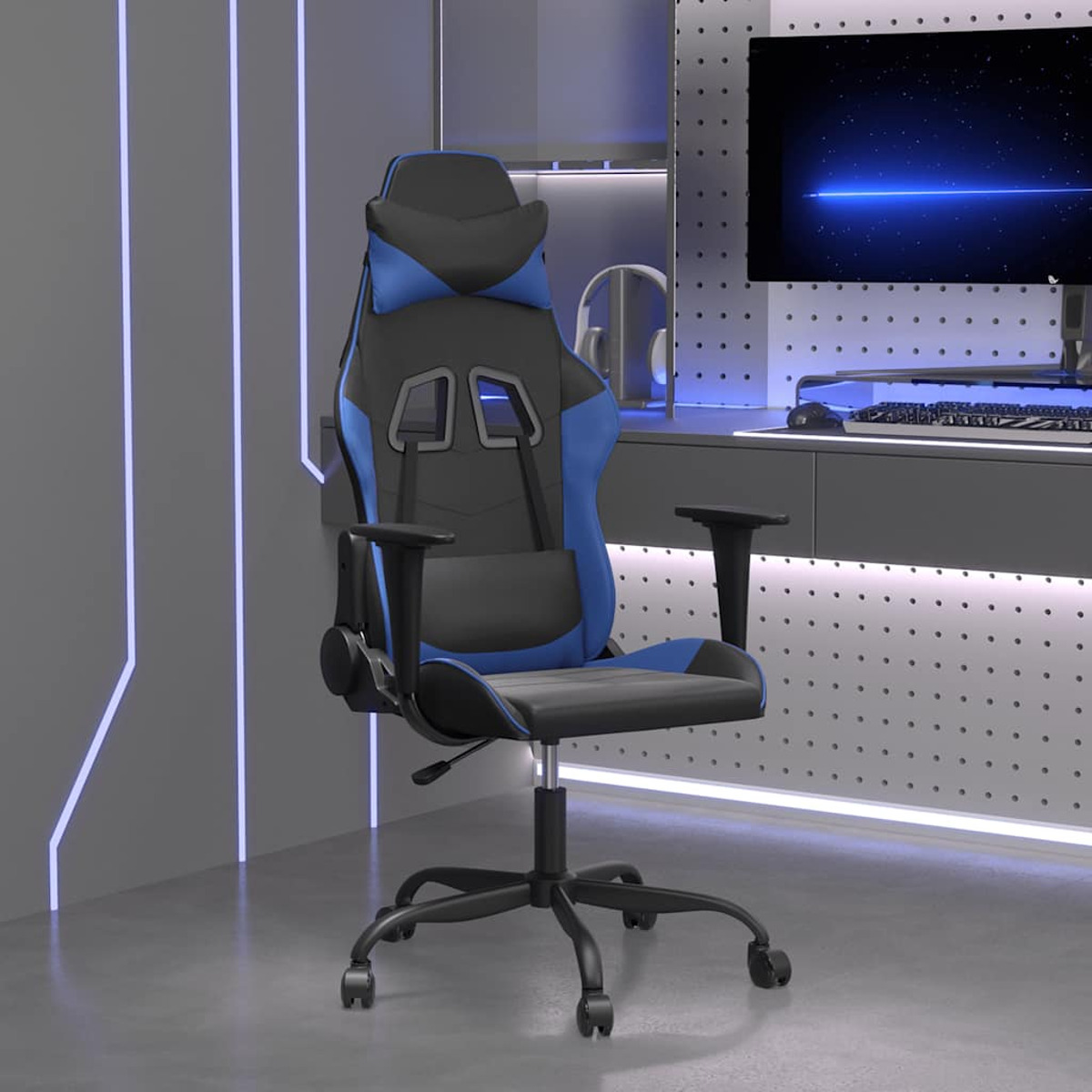Ein Gaming-Stuhl mit schwarzen und blauen Akzenten. Er steht in einem Raum mit Computer und Monitor.