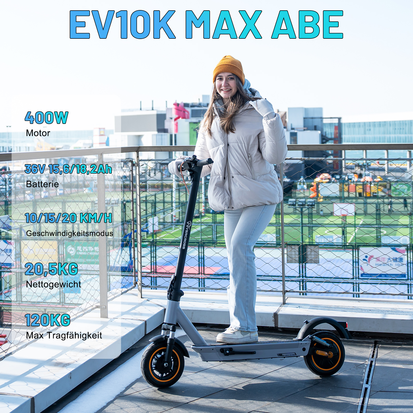 Eine Frau auf einem Elektroroller. Text links und oben. Hintergrund ist ein Dach.