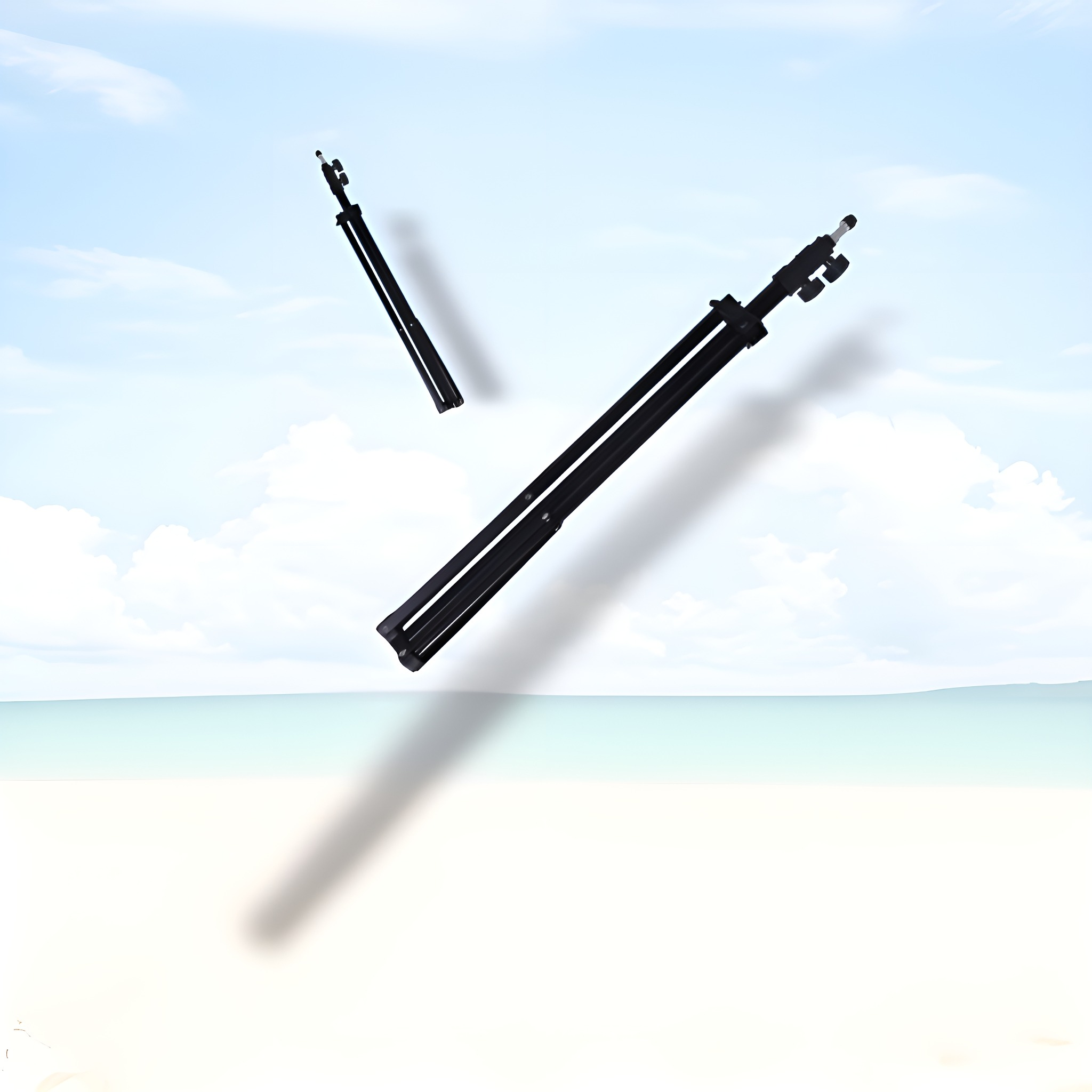 Zwei schwarze Stativständer in der Luft vor einer Kulisse aus Himmel und Strand.