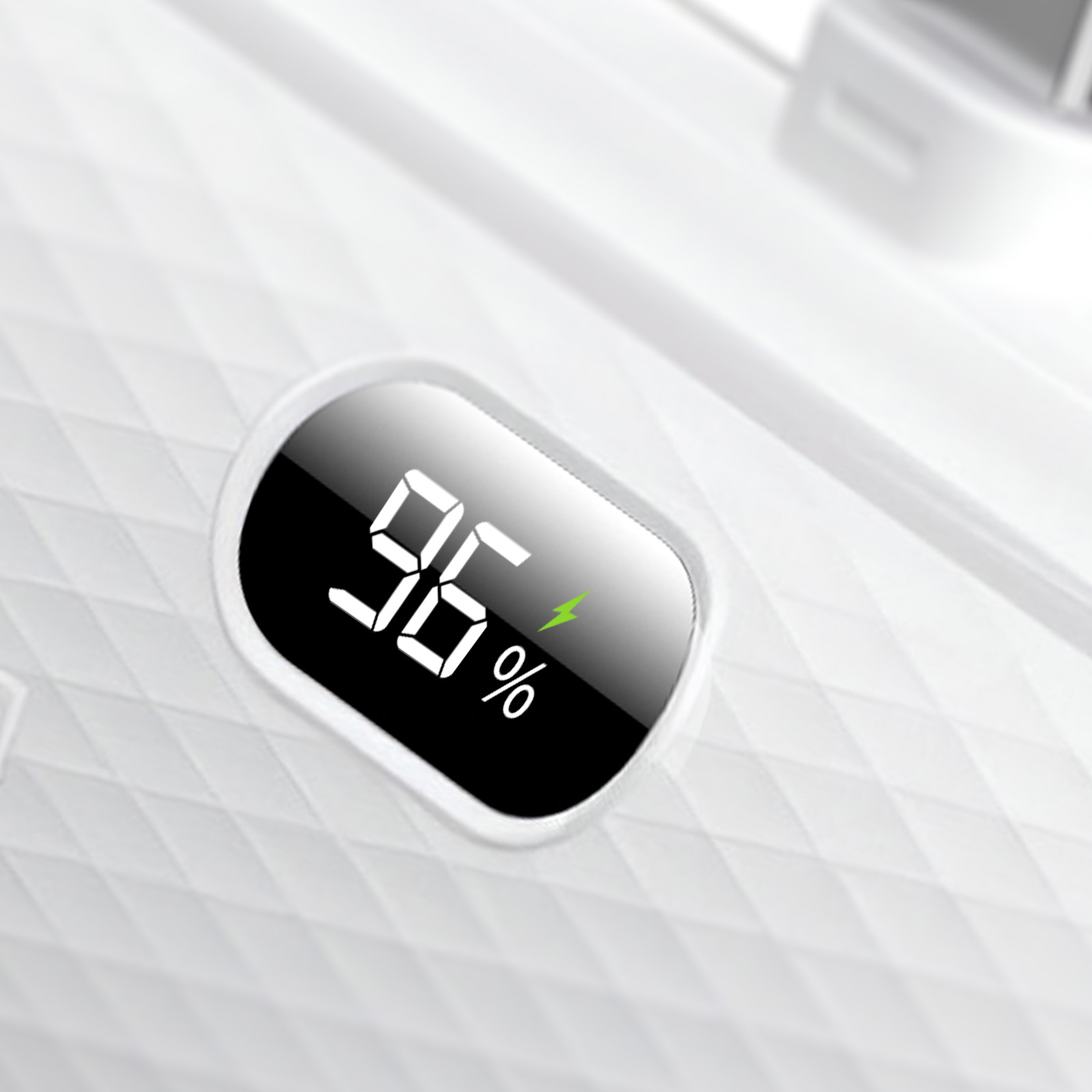 Nahaufnahme eines schwarzen Powerbank-Bildschirms.