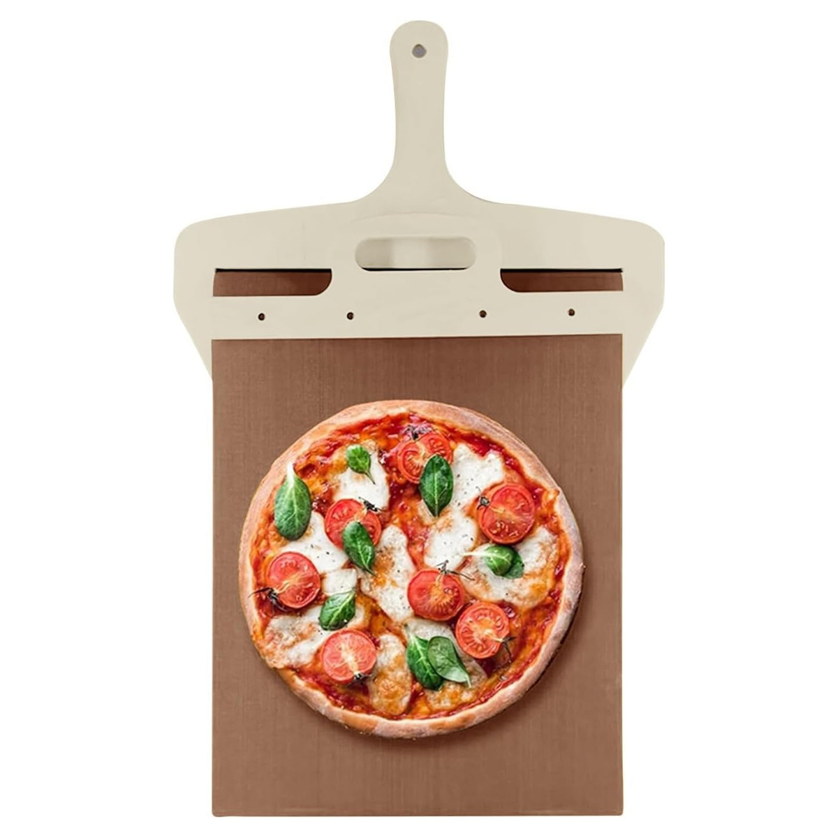 Eine Pizza auf einem braunen Brett mit einem Griff oben.