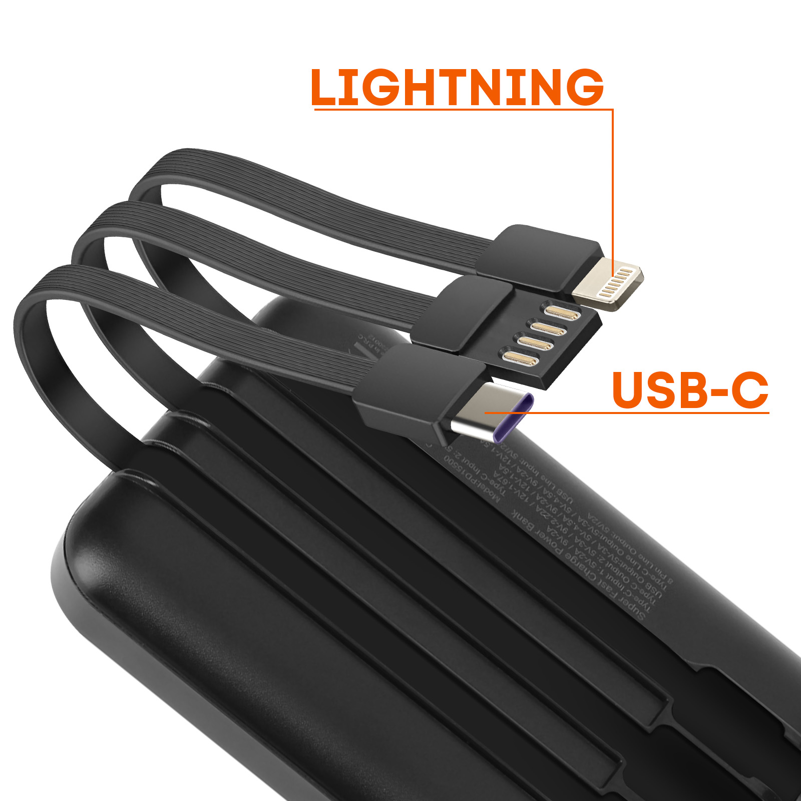 Batterie externe noire avec câbles USB-C et Lightning attachés, chacun étiqueté avec son nom.