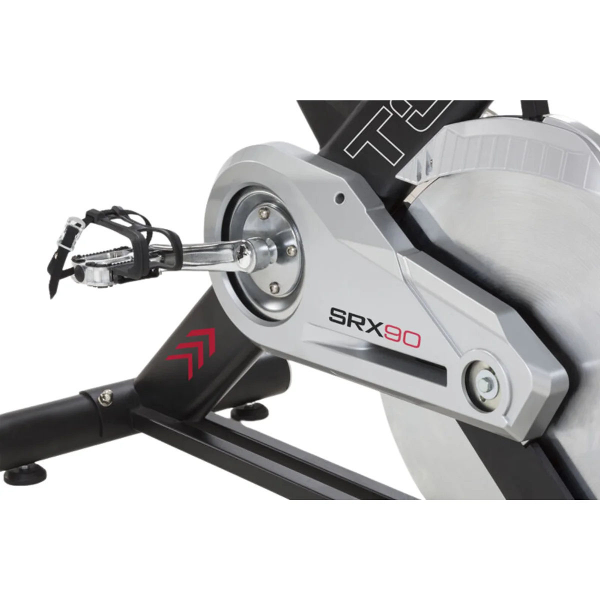 Detail von Heimtrainer-Pedal und Rad. Silber und schwarz mit SRX90-Etikett.