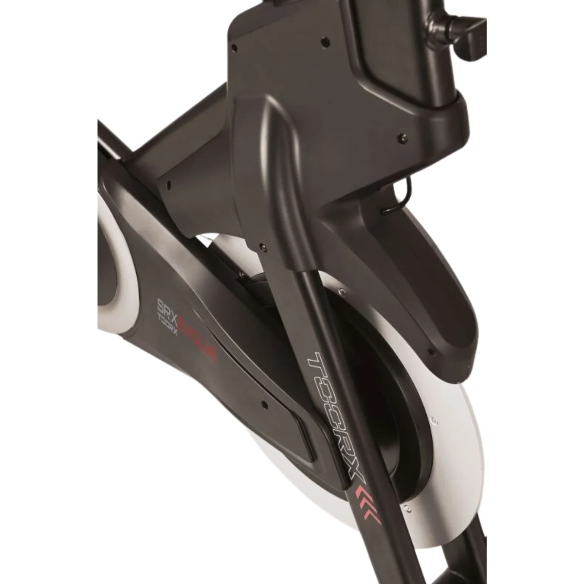 Detail des Heimtrainers. Schwarze Fahrradteile, SRX TOORX-Etikett. Silberne Raddetails.