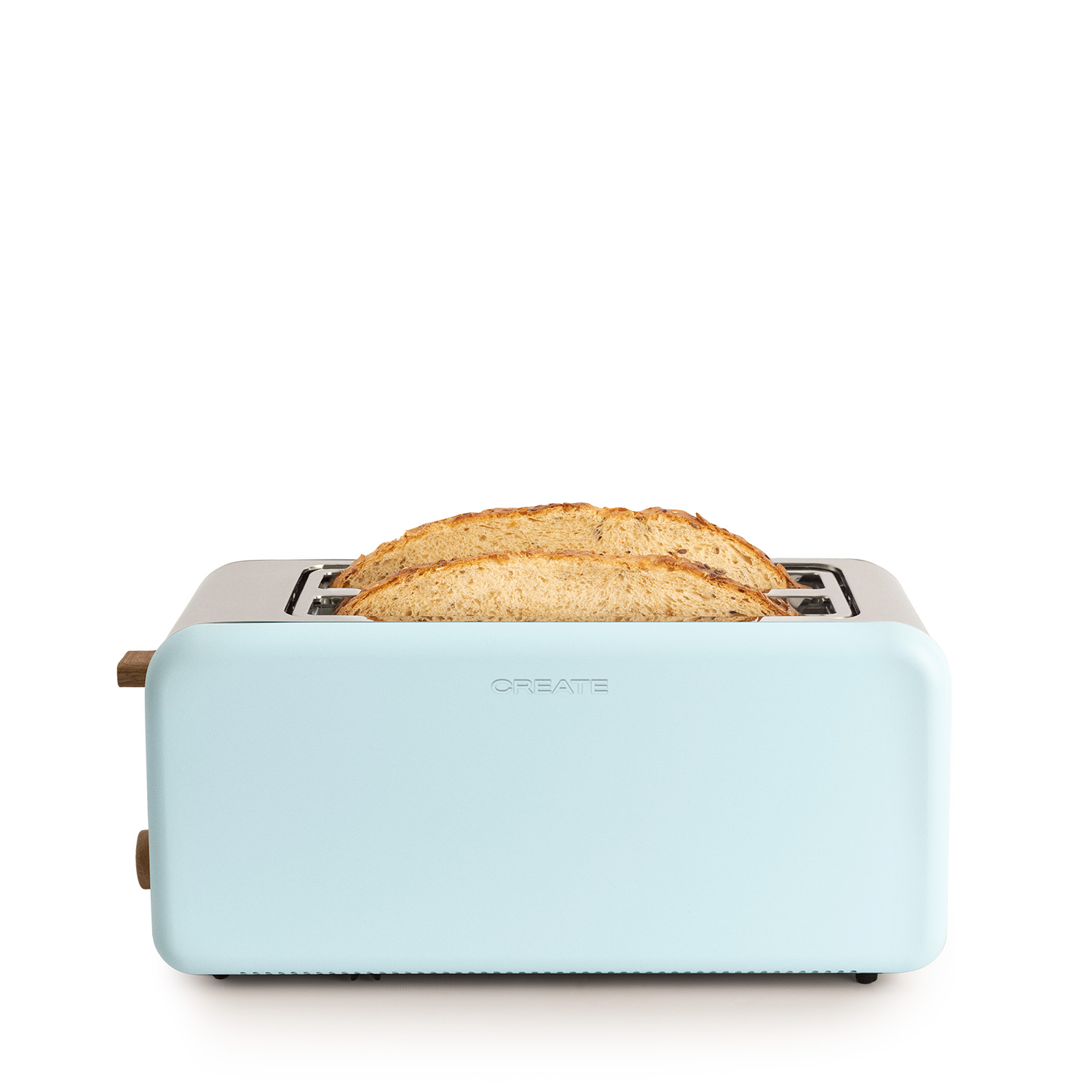 Una tostadora azul claro con dos rebanadas de pan, listas para tostar, sobre un fondo blanco.