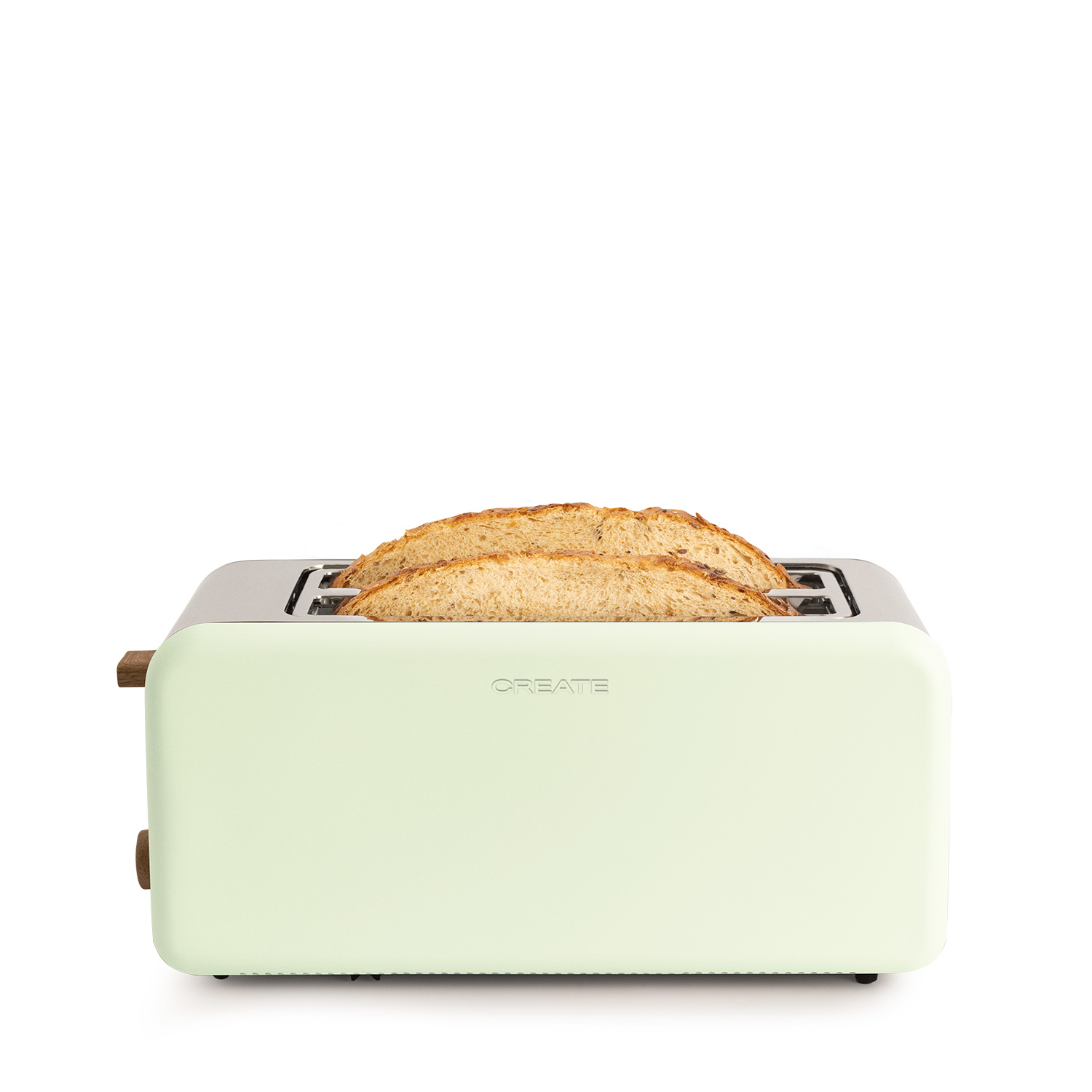 Tostadora verde con dos rebanadas de pan dentro. La tostadora tiene asa de madera.