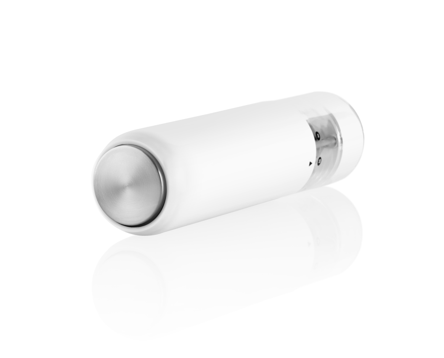 Weißes zylindrisches Objekt, möglicherweise eine Wasserflasche oder ähnliches, auf einer weißen, reflektierenden Oberfläche.
