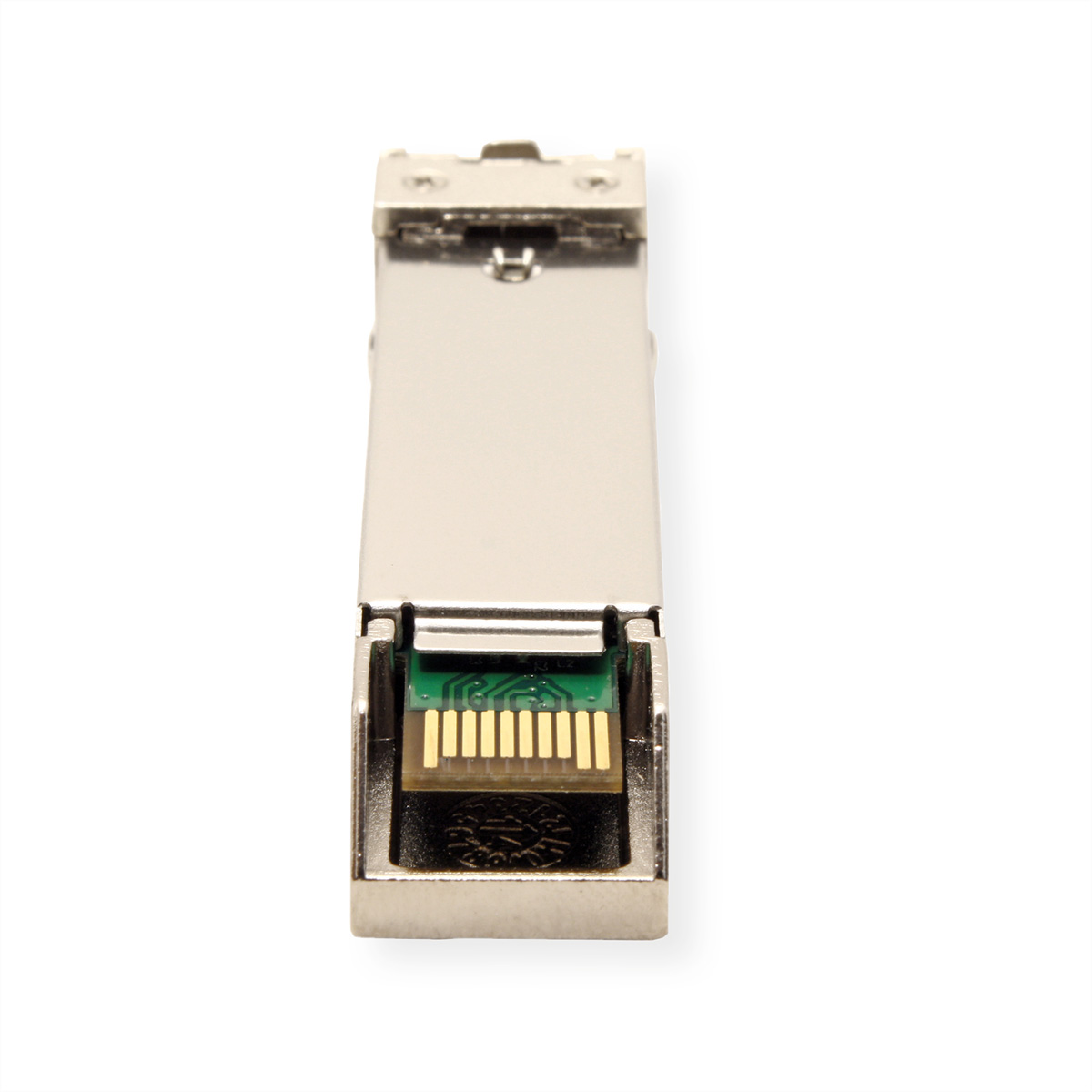 Gros plan sur un connecteur de module SFP argenté sur fond blanc. Circuit imprimé vert visible.